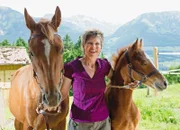 Landfrau Brigitte Bürgi mit ihren Pferden.