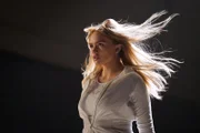 Lauren Strucker (Natalie Alyn Lind)