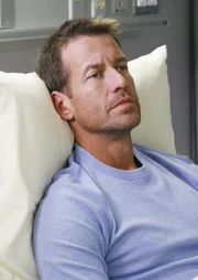 Nachdem Edie Mike (James Denton) gestanden hat, dass sie noch nie Freunde waren, gesteht sie ihm auch noch, dass sie sich vom ersten Augenblick an in ihn verliebt hatte ...