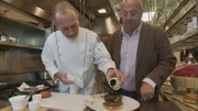 Andrew Zimmer (r.) is there in the MGM Grand Garden Arena when excellent chefs pay homage to the exceptional athlete at the stove.
