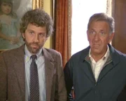 Quincy (Jack Klugman) und Kollege Dr. Walter Ross (John Rubinstein) ermitteln gemeinsam.