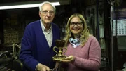 Der Goldschmied Antonio Piró fertigt Nachbildungen der Santo Caliz an.