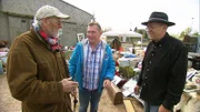Wolfgang (li.), Experte Otto Schulte (Mitte) und Gerhard (re.) kurz vor Eröffnung des Flohmarkts