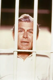 Als Dealer verdächtigt, sitzt Matlock (Andy Griffith) in Untersuchungshaft.