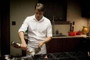 Mit Hingabe bereitet Dr. Hannibal Lecter (Mads Mikkelsen) das Abendmahl zu ...