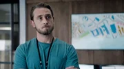 Bejnamin Fjeld (Lars Berge) steckt mitten in den Ermittlungen.