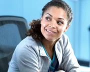 Dr. Claire Browne (Antonia Thomas).