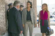 Während eine Hitzewelle Boston überrollt, verspricht ein neuer Fall für Maura Isles (Sasha Alexander, r.), Jane Rizzoli (Angie Harmon) und Detectiv Vince Korsak (Bruce McGill) Abkühlung...