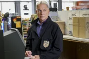 Überfall mit tödlichen Folgen: NCIS-Chef Gibbs (Mark Harmon) tappt noch im Dunkeln - wieso flüchtet ein wichtiger Zeuge vom Tatort?