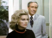 Der Klatschreporter Jerry Parks (Mel Ferrer) hat Belastungsmaterial über die Filmdiva Nora Chandler (Anne Baxter) gesammelt und herausgefunden, dass sie Bilanzen gefälscht hat um Filmverluste zu kaschieren.