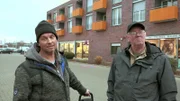 Hausmeister Michael (li.) wagt das Experiment mit dem Bürgergeldregelsatz von 502 Euro einen Monat lang auszukommen.. (Foto, re.: Michaels Kumpel Lothar)