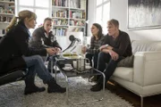 Ina Zimmermann (Melanie Marschke) und Jan Maybach (Marco Girnth) haben eine traurige Nachricht für die Eltern des toten Mädchens, Ella (Daniela Holtz) und Sven Hölzer (Oli Bigalke).