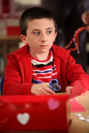 Brick (Atticus Shaffer) ist total verknallt, will aber unter keinen Umständen, dass jemand davon erfährt ...