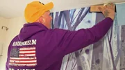 Elvis tapeziert bei Janine das Kinderzimmer