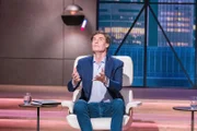 Investor Carsten Maschmeyer unterzieht das elektronische Wurfspielzeug von ChuckaRubba direkt dem Praxistest.