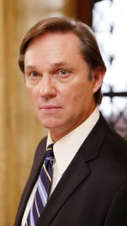 Der Anwalt des fanatischen Abtreibungsgegners Grogan, Roger Jenson (Richard Thomas), versucht mit anrührenden Fällen die Jury zu beeinflussen.
