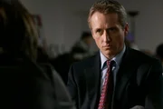LAW & ORDER -- "Tango" Episode 1813 -- Pictured: Linus Roache als Michael Cutter.