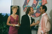 Phil Mayhew (Phil Collins, M.), Izzy Moreno (Martin Ferrero, r.)  Die Verwendung des sendungsbezogenen Materials ist nur mit dem Hinweis und Verlinkung auf RTL+ gestattet.