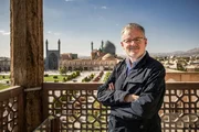 Die Schätze des Orients. Christopher Clark am Imam-Platz in Isfahan. Die Schätze des Orients. Christopher Clark am Imam-Platz in Isfahan.