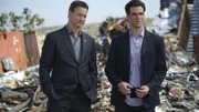 Det. Mac Taylor (Gary Sinise, l.) und Det. Don Flack (Eddie Cahill) stoßen auf einen bislang ungelösten Mordfall aus der Vergangenheit.