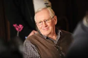 Zusammen mit Frank kämpft Henry (Len Cariou) für den Gemeindepriester Father McMurray, dem vorgeworfen wird, eine Frau aus der Gemeinde belästigt zu haben ...