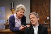 Hildegard (Antje Hagen, l.); Martin (David Paryla, r.)