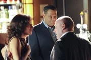 Ray Langston (Laurence Fishburne, hi.) trifft sich mit seiner Ex-Frau Gloria (Tracee Ellis Ross).