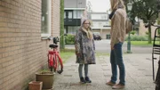 Floor (Bobbie Mulder) schämt sich für die Jacke.
