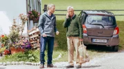 Über Franz (Heinz Marecek, r.) versucht Johannes Kern (Max Engelke, l.) herauszufinden, wo sich die Gruppe um Markus gerade befindet.