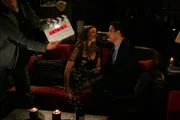 Hinter den Kulissen: Josh Radnor alias Ted (r.) und Ashley Williams alias Victoria (l.) ...