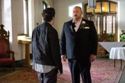 Sam Loudermilk (Ron Livingston, l.); Ben Burns (Will Sasso, r.)