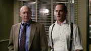 Elliot Stabler (Christopher Meloni) und Captaine Donald Cragen (Dann Florek, l.) Die Verwendung des sendungsbezogenen Materials ist nur mit dem Hinweis und Verlinkung auf TVNOW gestattet.