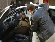 Jordan (Jill Hennessy) untersucht die Ermordung eines Taxifahrers und trifft am Tatort den ermittelnden Polizeibeamten Winslow (D.W. Moffett).