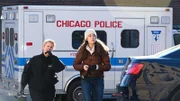 Forensic Officer (Meighan Gerachis, l.) und Kim Burgess (Marina Squerciati, r.)