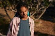 Bobbi (Sasha Lane) hatte schon lange einen Verdacht, was ihre beste Freundin angeht. Dann macht Bobbi plötzlich eine überraschende Entdeckung.