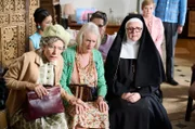 (v.l.n.r.) Mrs Clam (Belinda Lang), Miss Thimble (Sarah Crowden), Sister Boniface (Lorna Watson)