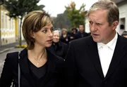 Auf dem Weg zum Begräbnis von dessen Vater spricht Thomas Stickler (Harald Krassnitzer) mit seiner Frau Johanna (Carin C. Tietze) über ihre Beziehung. Beide sind sich einig, dass ihre Ehe gescheitert ist.