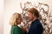 Bei ihrer Buchveröffentlichung geben Nick (Joe Alwyn) und Melissa (Jemima Kirke) das perfekte Paar. Doch im Innern ist Nick hin- und hergerissen.