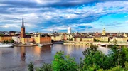 Stockholm: Blick vom Aussichtspunkt Monteliusvägen auf die Insel Riddarholmen, Altstadt Gamla Stan.