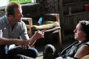 Kann Jesse Hills (Chris Coy, r.) Steve und Danny (Scott Caan, l.) bei den Ermittlungen in einem neuen Fall weiterhelfen?