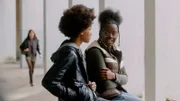 Karla (Jessica Kesse, re.) und Lalo (Addis Amadou, li.) kennen sich seit der Kindheit.