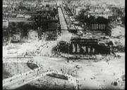 Am 8. Mai ist der Krieg vorbei - aber Berlin liegt in Trümmern, hier das Viertel um das Brandenburger Tor. Allen Widrigkeiten zum Trotz werden auch an diesem Tag Kinder geboren - ihren Lebensweg verfolgt der Film "Geboren am 8. Mai 1945".