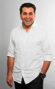 Ali Güngörmüs bereitet Zander mit Limetten-Mayonnaise und Taboulé zu.