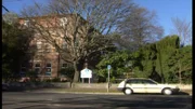 Geparktes Auto auf der Straße