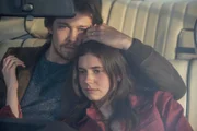 Nick (Joe Alwyn) ist es ernst mit Frances (Alison Oliver). Er will seiner Frau von Frances erzählen, doch das Risiko, dass dadurch alles in die Brüche geht, ist hoch.