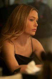 Samantha (Rachel Keller)