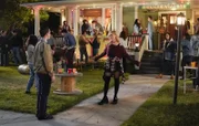 Sheldon Cooper (Ian Armitage, vorne l.); Paige Swanson (Mckenna Grace, vorne r.)