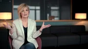 Carmen Nebel, selbst Showmasterin, erinnert sich in "ZDF-History" an große Fernsehlegenden in Ost und West und berichtet persönlich über unvergessene Shows, wie "Ein Kessel Buntes" oder "Wetten dass… ?“.