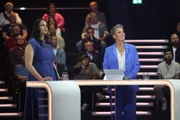 Janine Borrmann (l.) und Sonja Zietlow  +++ Die Verwendung des sendungsbezogenen Materials ist nur mit dem Hinweis und Verlinkung auf RTL+ gestattet. +++