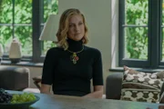 Linda Farrier (Joely Richardson)